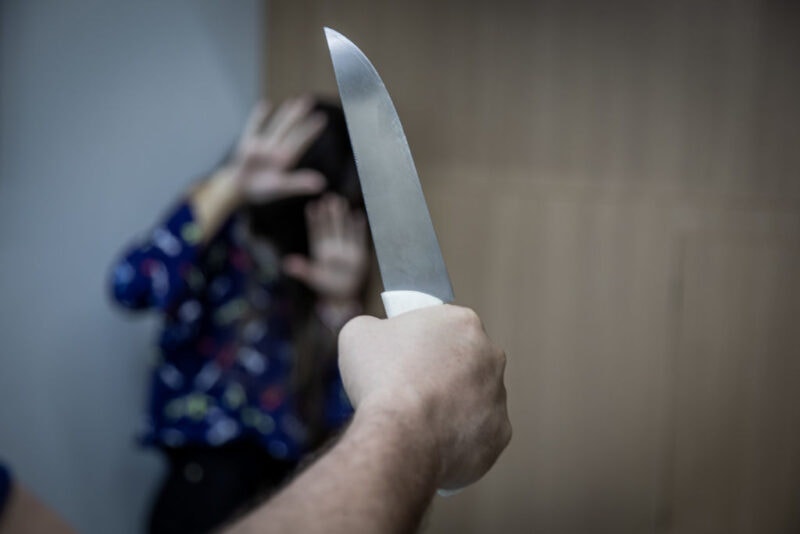 Mulheres muitas vezes têm medo de denunciar a violência que sofrem de parceiros