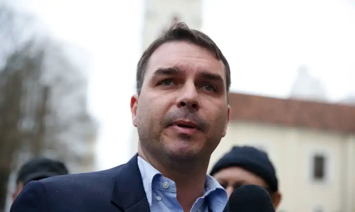 Senador Flávio Bolsonaro (PL-RJ) garantiu que há votos para aprovar a anistia no Congresso: 'só não é pautada porque tem ameaças de ministros do STF'