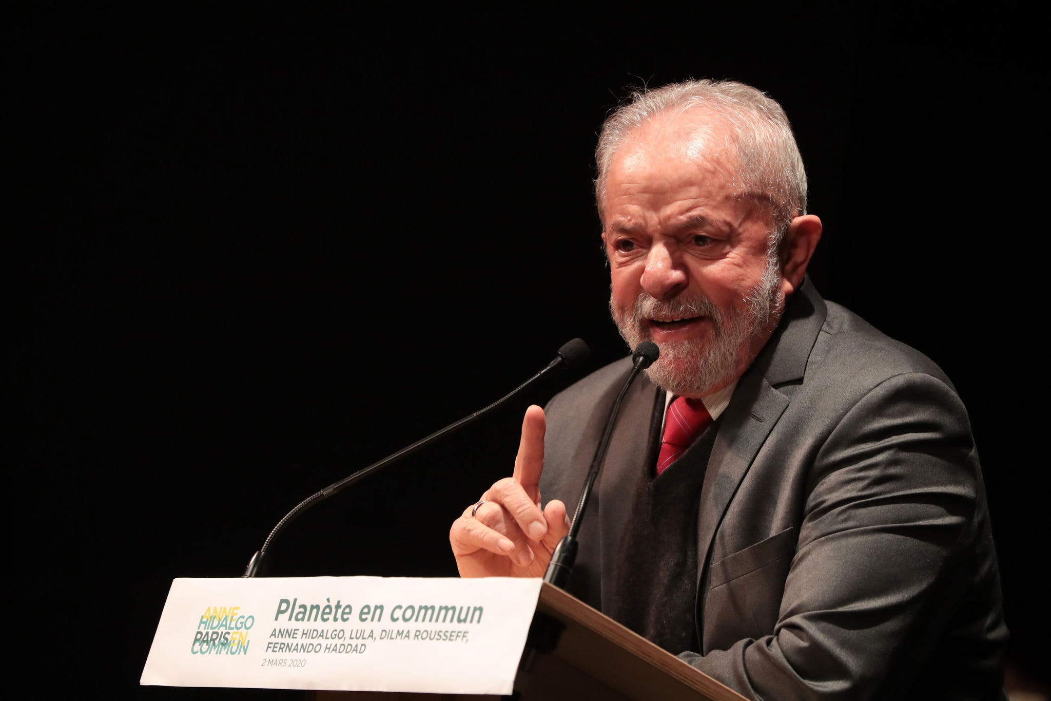 No momento, o ex-presidente Lula realiza uma viagem pela Europa