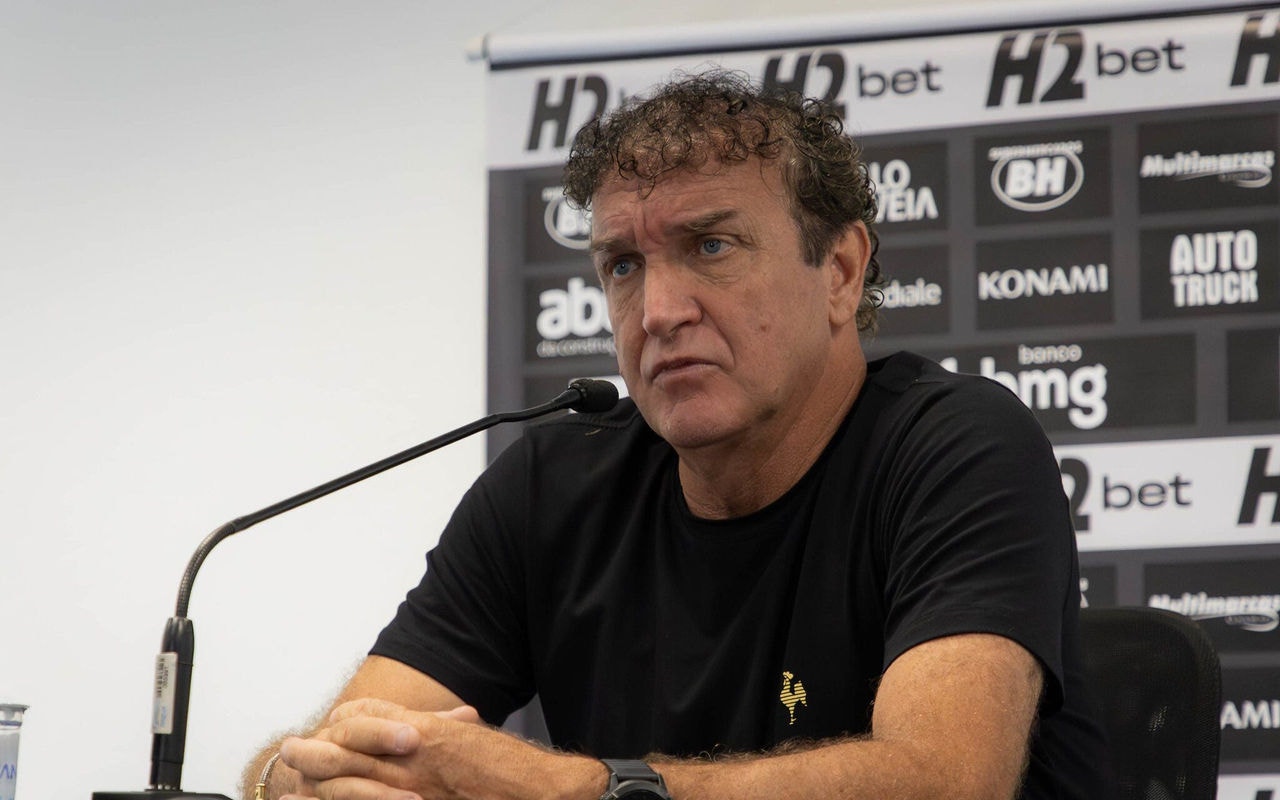 Cuca durante entrevista coletiva (Foto: Pedro Souza / Atlético)
