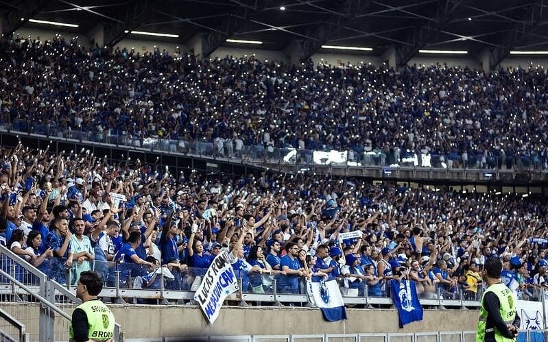 Torcida empurrou o time do Cruzeiro na vitória sobre o Palmeiras, domingo (1º), no Mineirão (Foto: Gustavo Aleixo/Cruzeiro)