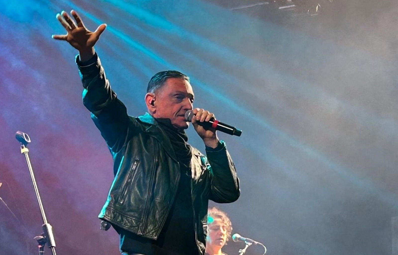 Cantor Paulo Miklos se apresenta no Mister Rock neste domingo (17/8)