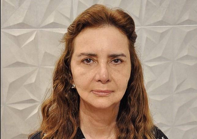 A professora Lúcia Helena Galvão lança livro de poemas