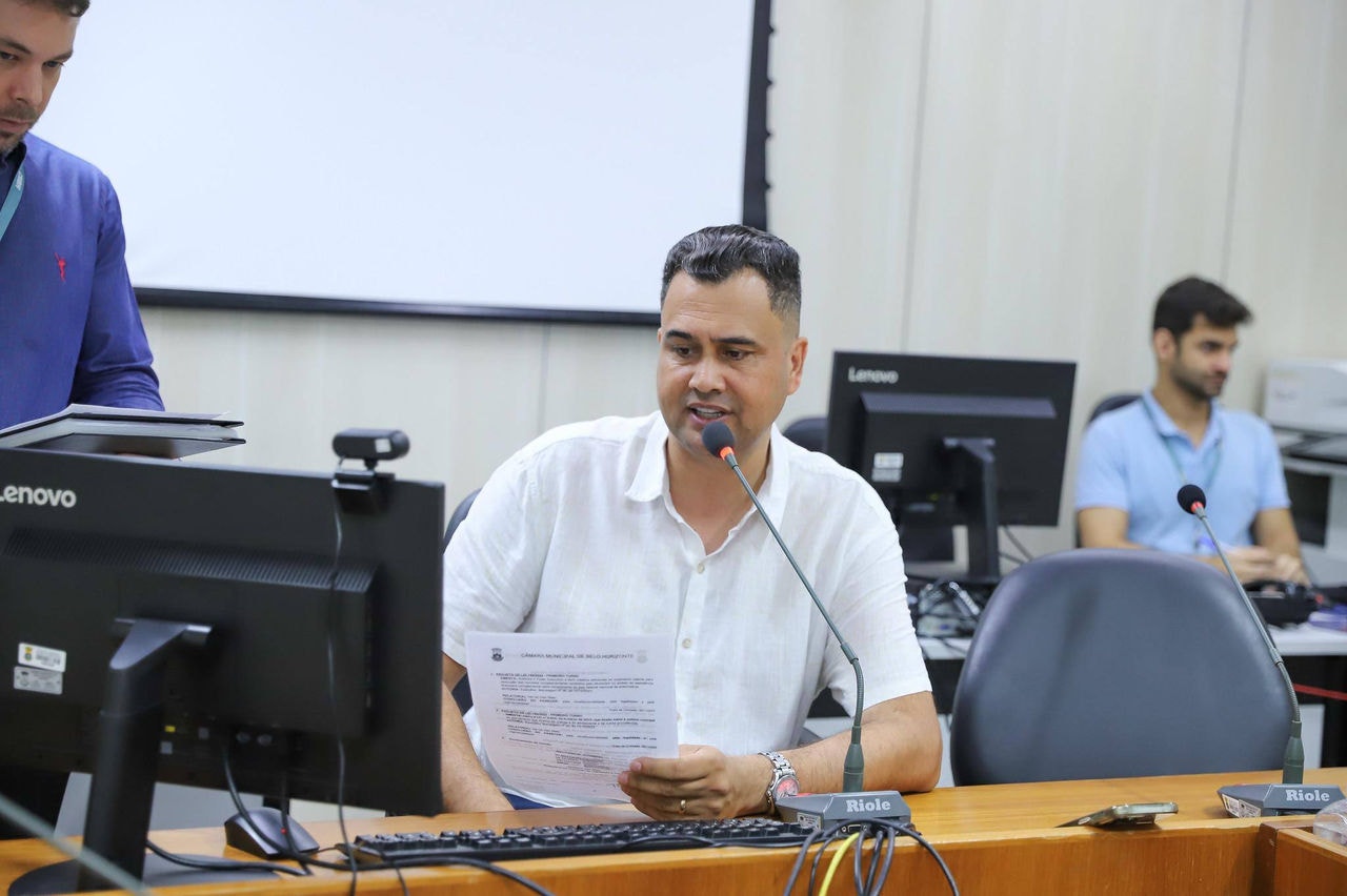 Vereador Irlan Melo (Patriota) deu parecer favorável a projetos de lei do prefeito Fuad na Comissão de Legislação e Justiça