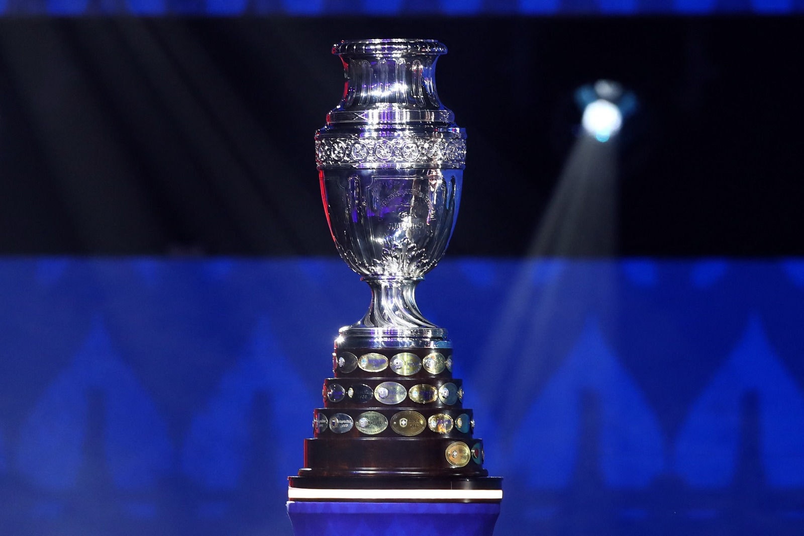 Mais de 100 anos após sua criação, troféu original da Copa América foi restaurado e está pronto para ser entregue ao campeão do torneio