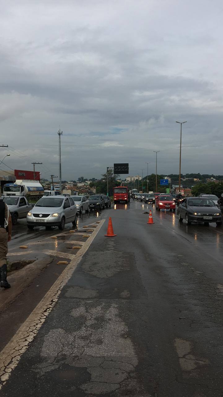 Trânsito ficou lento e precisou ser desviado