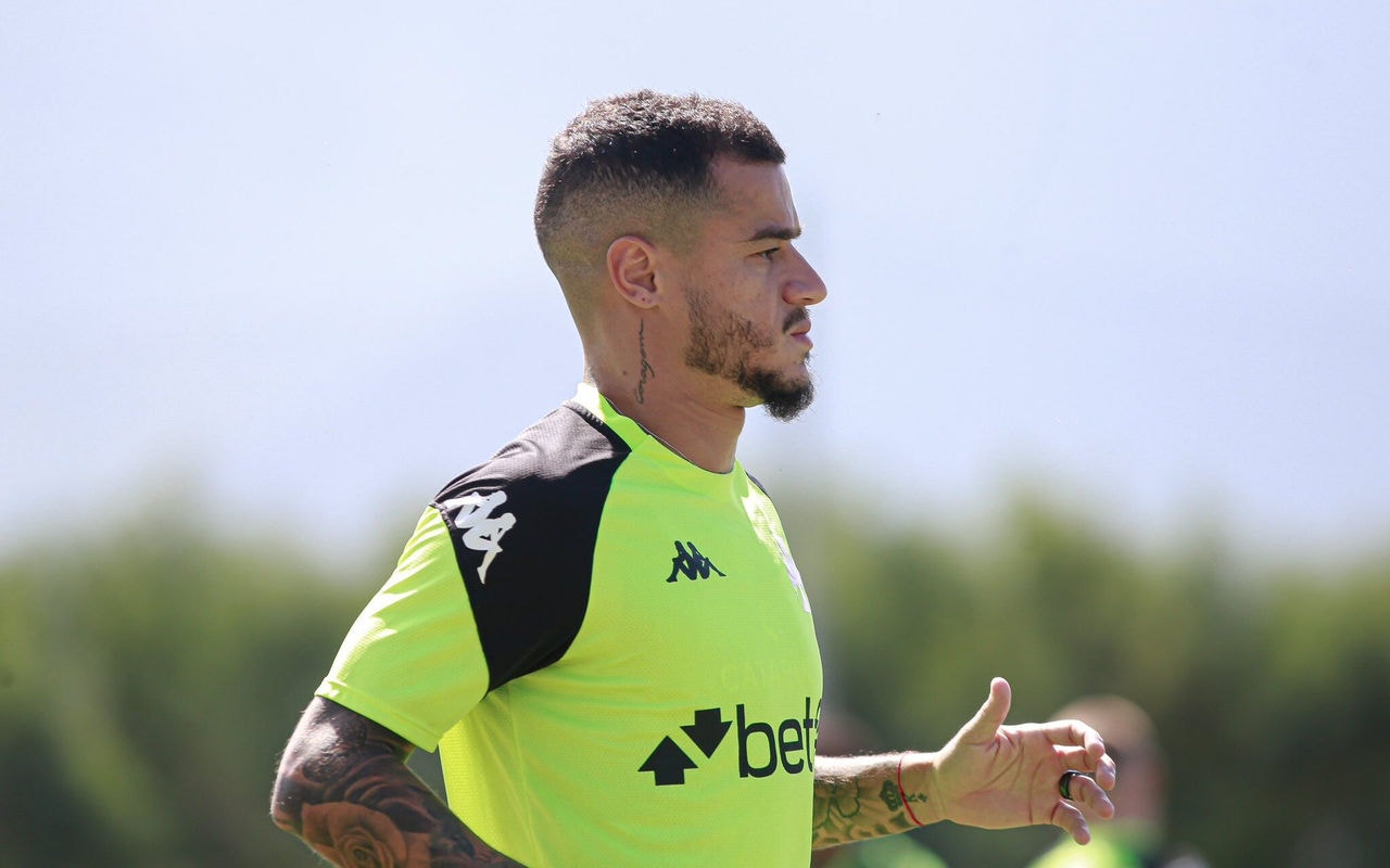 Coutinho segue treinando no Vasco mesmo sem contrato (Foto: Matheus Lima/Vasco)