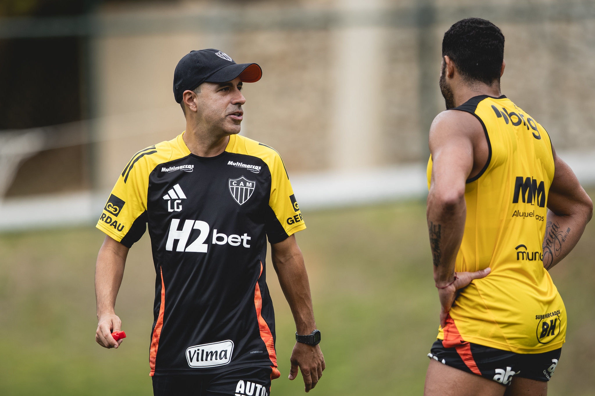 O interino Lucas Gonçalves e o atacante Hulk