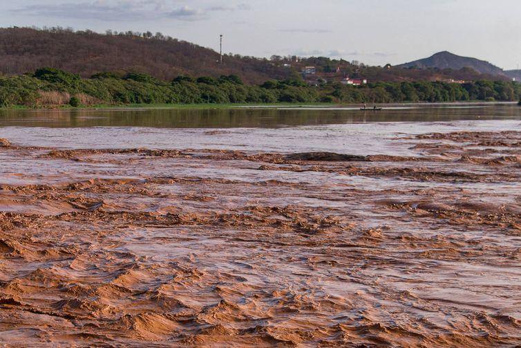 Tragédia de Mariana deixou rastro de lama na bacia do rio Doce Tragédia de Mariana é por muitos caracterizada como o segundo maior dano ambiental ocorrido no mundo