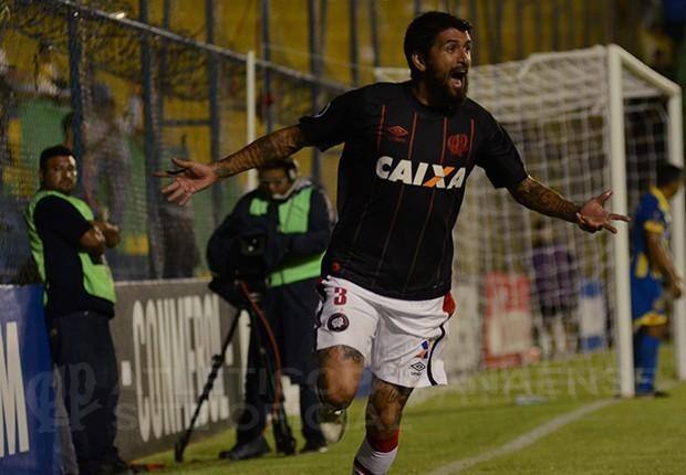 Lucho González marcou o único gol do jogo