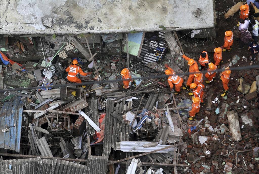 Vinte pessoas morrem em queda de prédio na Índia