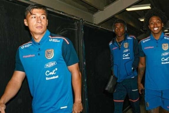 Volante do Atlético acompanhou delegação do Equador mas sequer ficou no banco de reservas