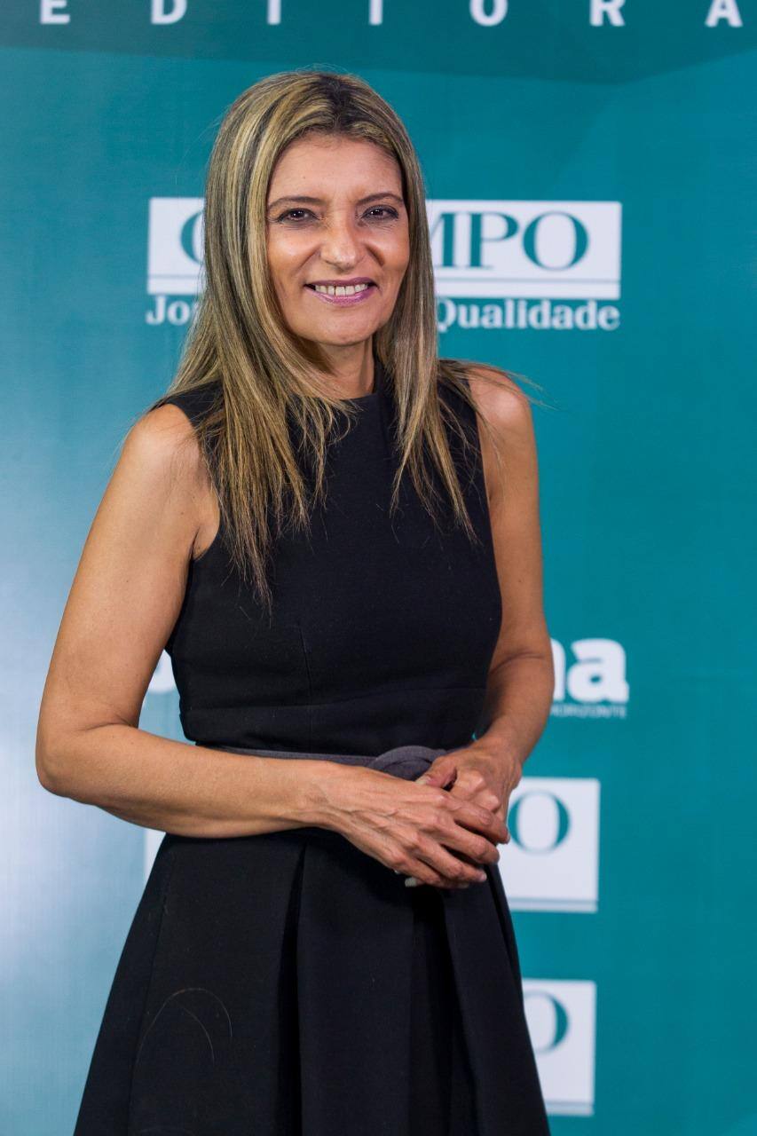 Dimara já trabalhou como editora, apresentadora e produtora em sua carreira