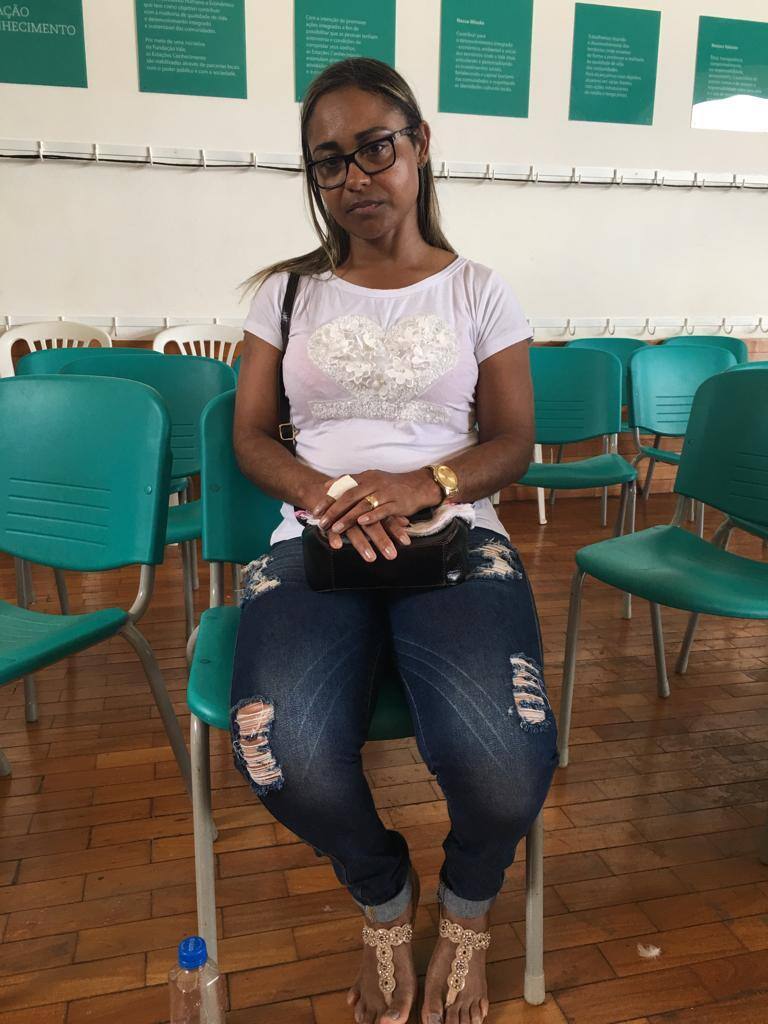 Shirlei Aparecida Correia dos Santos Oliveira tem fé que marido vai ser encontrado após rompimento de barragem