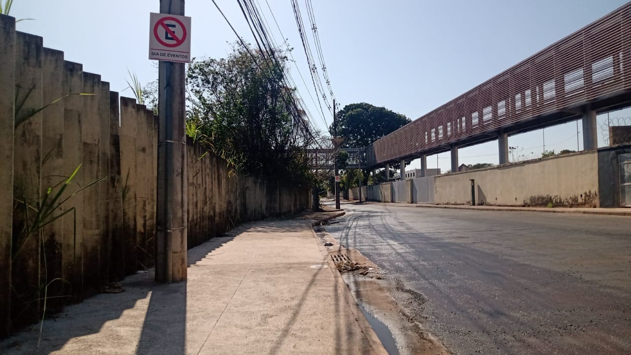Usuário pede explicações sobre estacionamento proibido