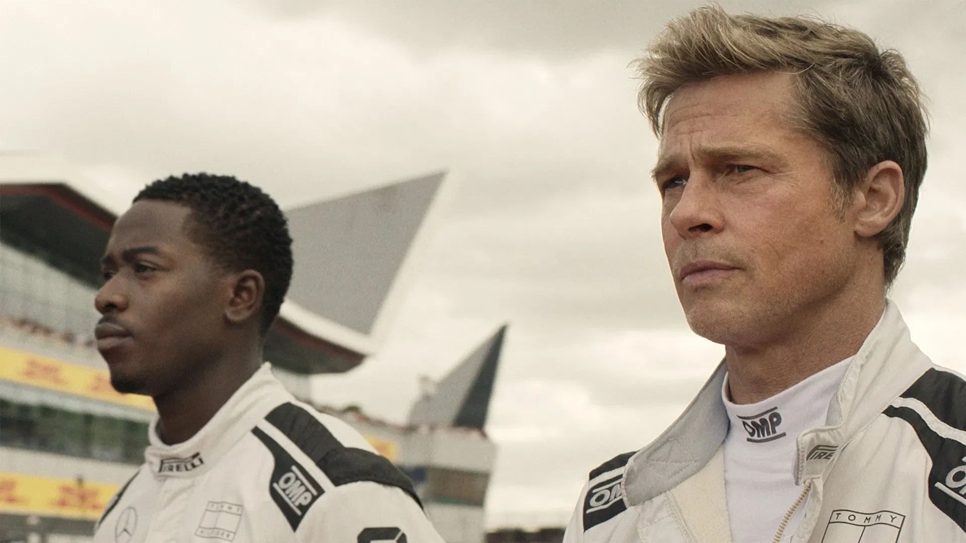 Joshua Pearce (Damson Idris) e Sonny Hayes (Brad Pitt) em F1 - O Filme
