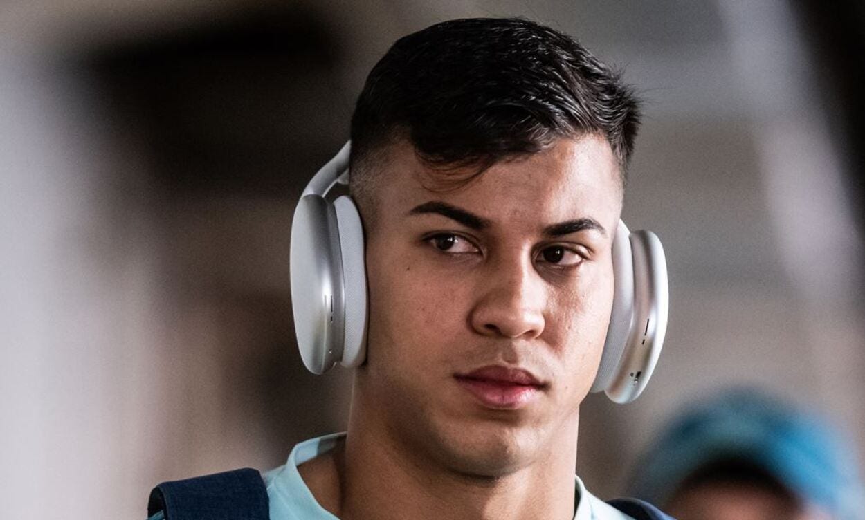 Kaio Jorge tem 23 anos e mais quatro anos de contrato