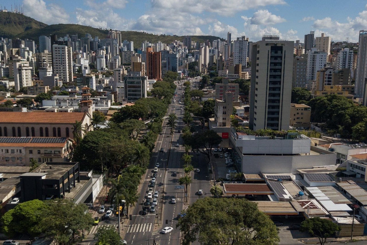 Vista aérea da avenida Nossa Senhora do Carmo