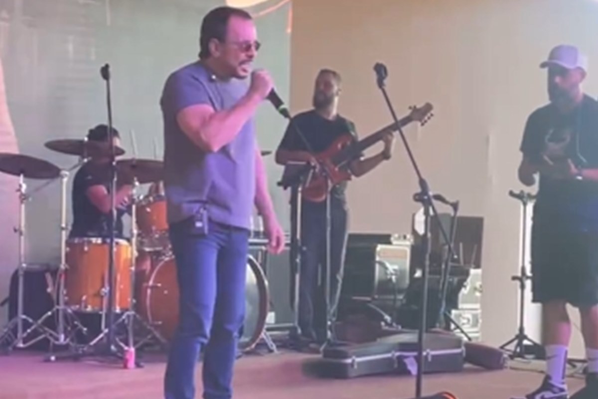 Ralf faz primeiro show após a morte do irmão, Chrystian 
