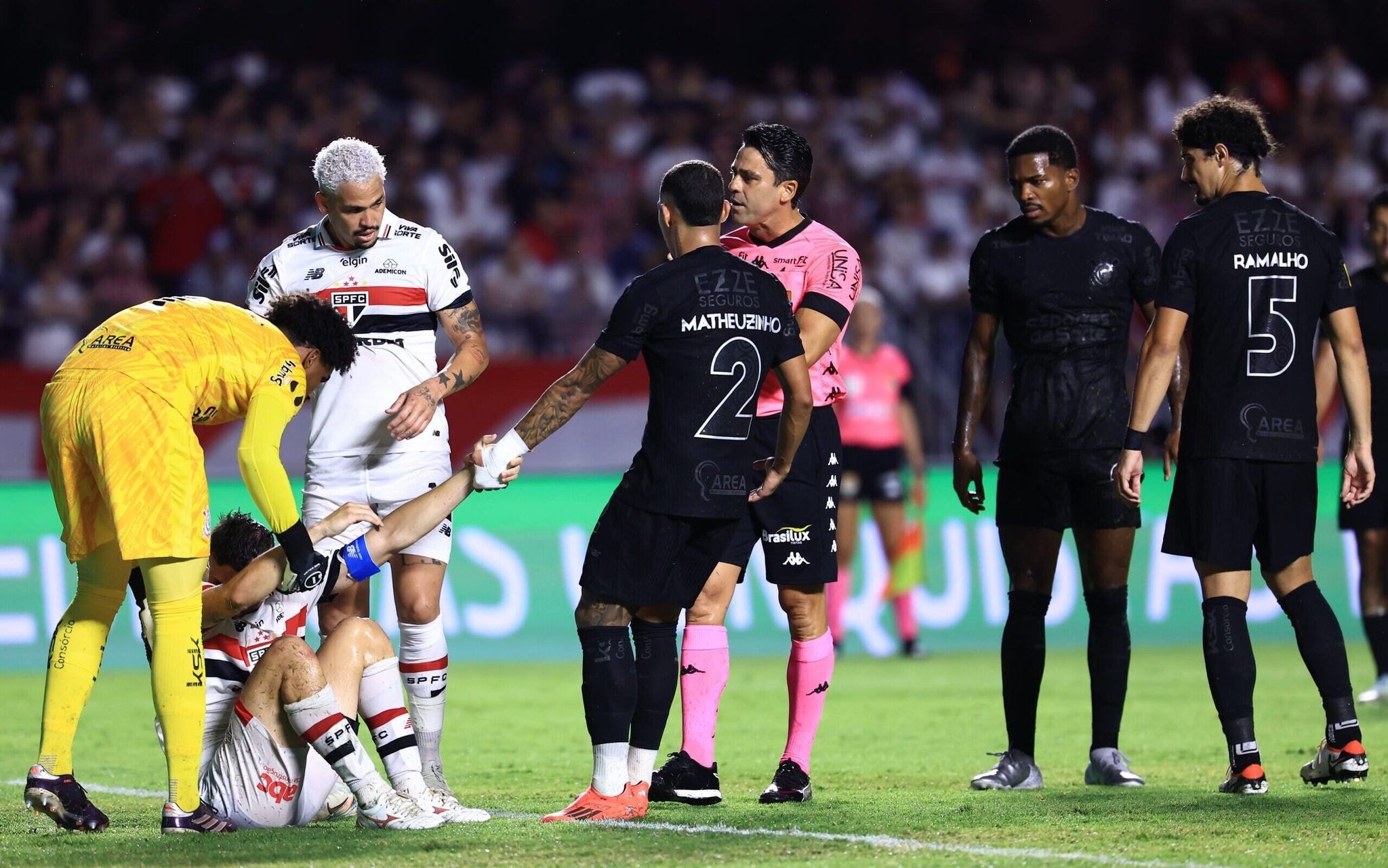Corinthians lamenta durante partida contra o Sao Paulo no estadio Morumbi pelo campeonato Paulista 2025 (Foto: MarcelLo Zambrana/AGIF)