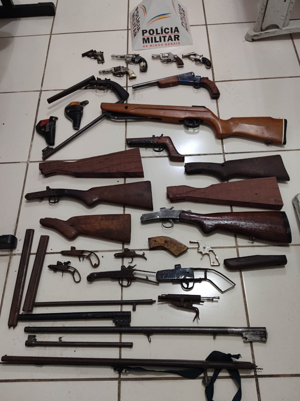 PM apreendeu oito armas e mais de 100 munições 