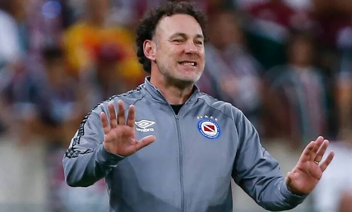 Gabriel Milito, técnico argentino, é o novo treinador do Atlético