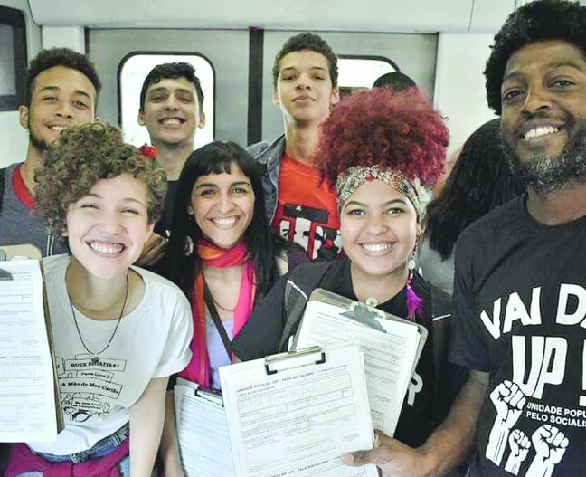 Apoio Trabalho de coleta de assinaturas para a criação da sigla foi todo voluntário, ocorrendo até no metrô, garante Péricles (de camisa preta)