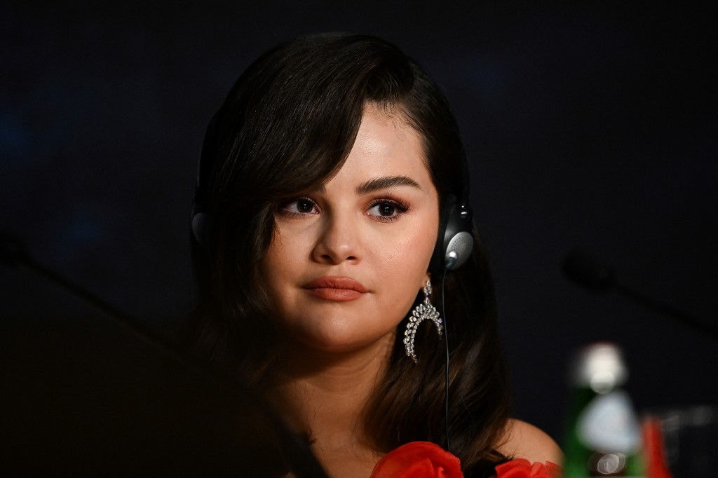 Selena Gomez em entrevista coletiva do filme "Emilia Perez" durante o 77º Festival de Cinema de Cannes