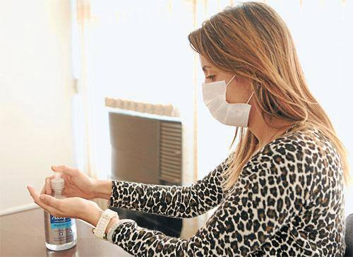 Venda de álcool em gel caiu com controle da pandemia Fabricantes estimam queda de 60%