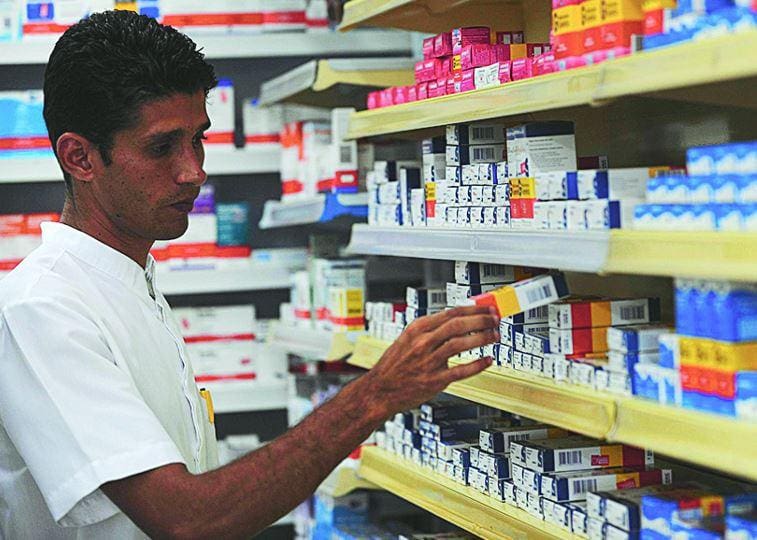 Consumidor que depende de medicamentos deve pesquisar para achar reajustes menores