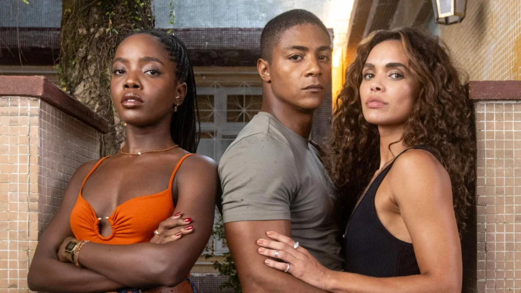 Leo (Clara Moneke), Marlon (Humberto Morais) e Bárbara (Giovana Cordeiro)
