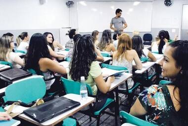 Concurseiros Nas salas de aula do Pleno Preparatório, não cabem mais alunos, a maioria de olho numa vaga no funcionalismo estadual