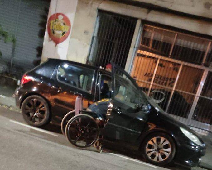 Motorista sem pernas foi identificado por guardas usando cabo de vassoura para dirigir carro não adaptado no Rio