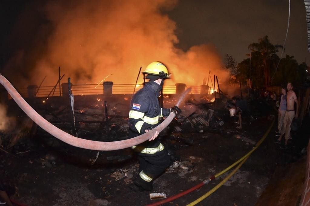 incêndio área central de asssunção no paraguai