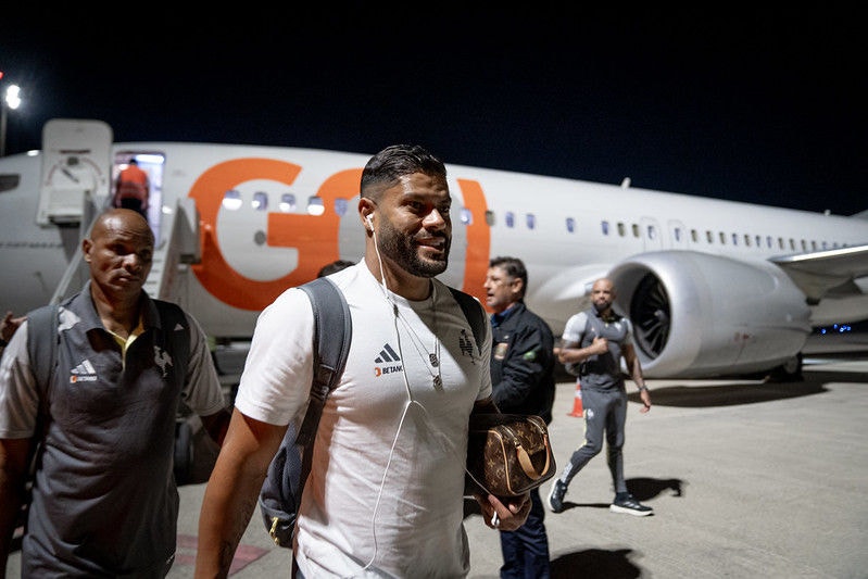 Atacante Hulk, do Atlético-MG, em viagem pelo clube 