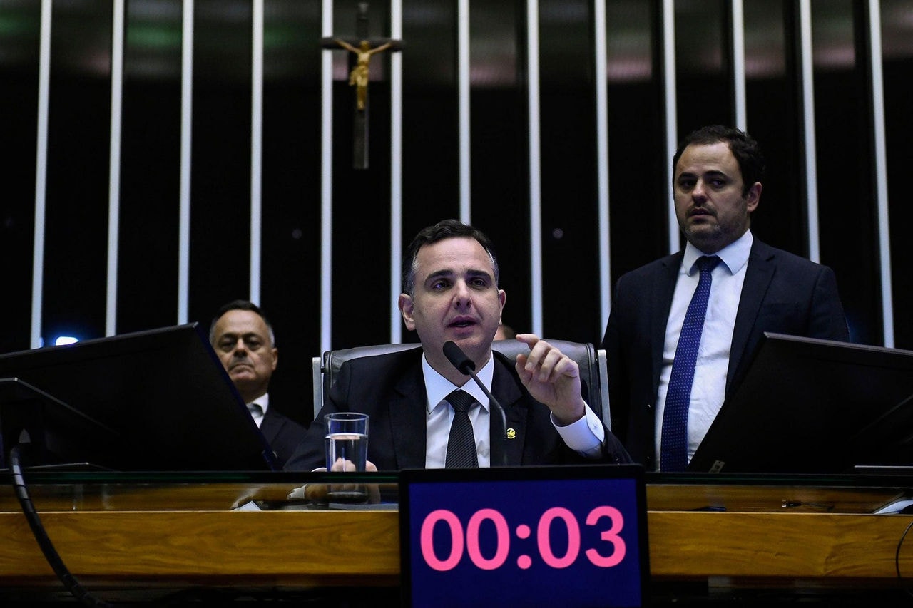 À mesa, o presidente do Senado Federal, senador Rodrigo Pacheco (PSD-MG), conduz sessão conjunta do Congresso Nacional