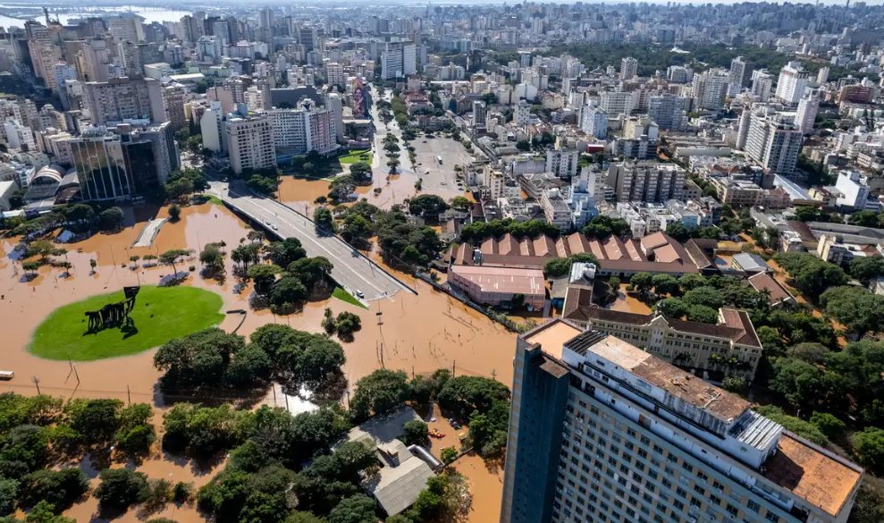 Região central de Porto Alegre alagada por causa das fortes chuvas