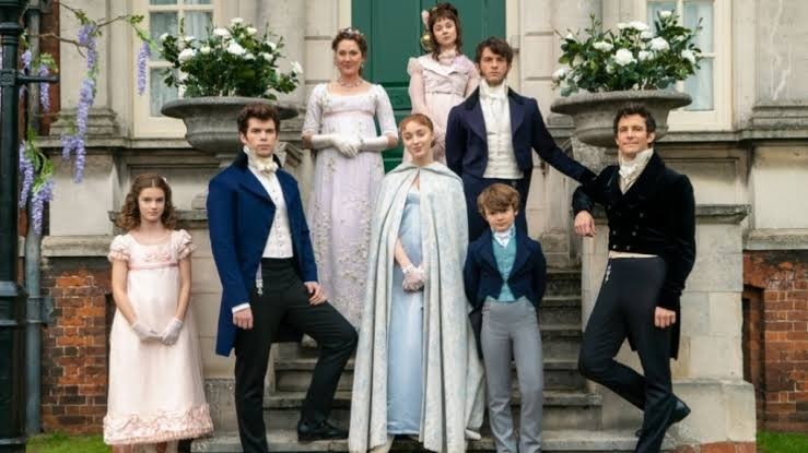Por que Bridgerton e outras séries famosas estão sendo divididas em partes?