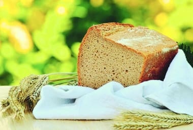 Aparência. Cortar a parte mofada do pão pode parecer uma solução, mas mesmo assim especialistas fazem ressalvas sobre o consumo