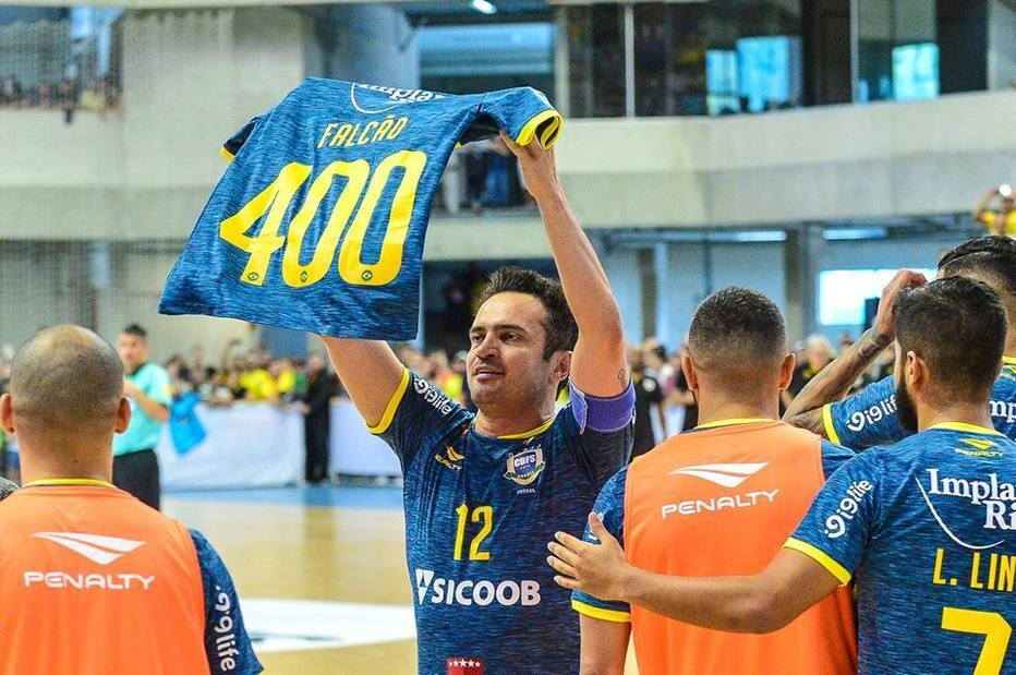 Falcão chegou ao seu gol de número 400 pela seleção brasileira na sua despedida da camisa amarela