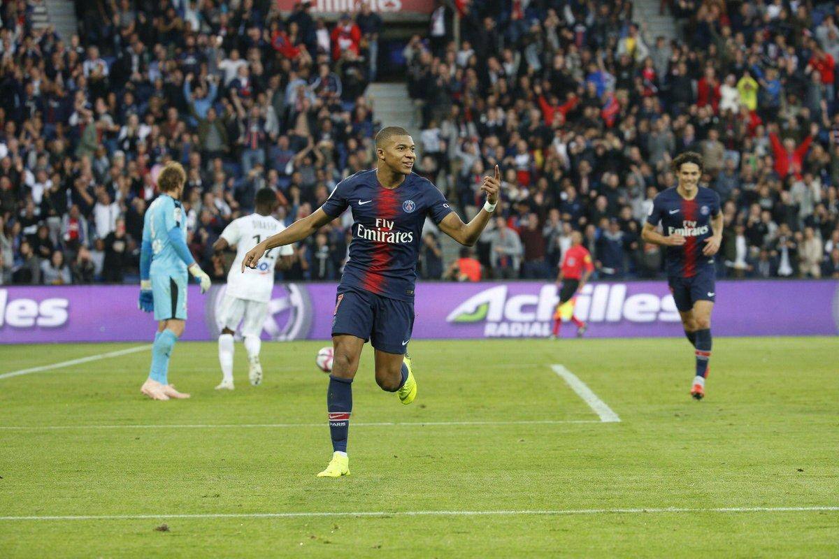 Sem Neymar, Marquinhos marca e PSG arrasa Amiens