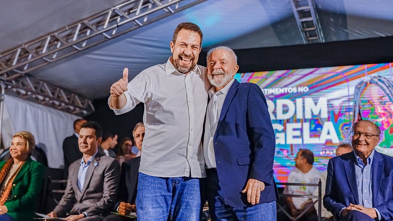 O presidente Lula ao lado do deputado federal e pré-candidato à prefeitura de São Paulo, Guilherme Boulos