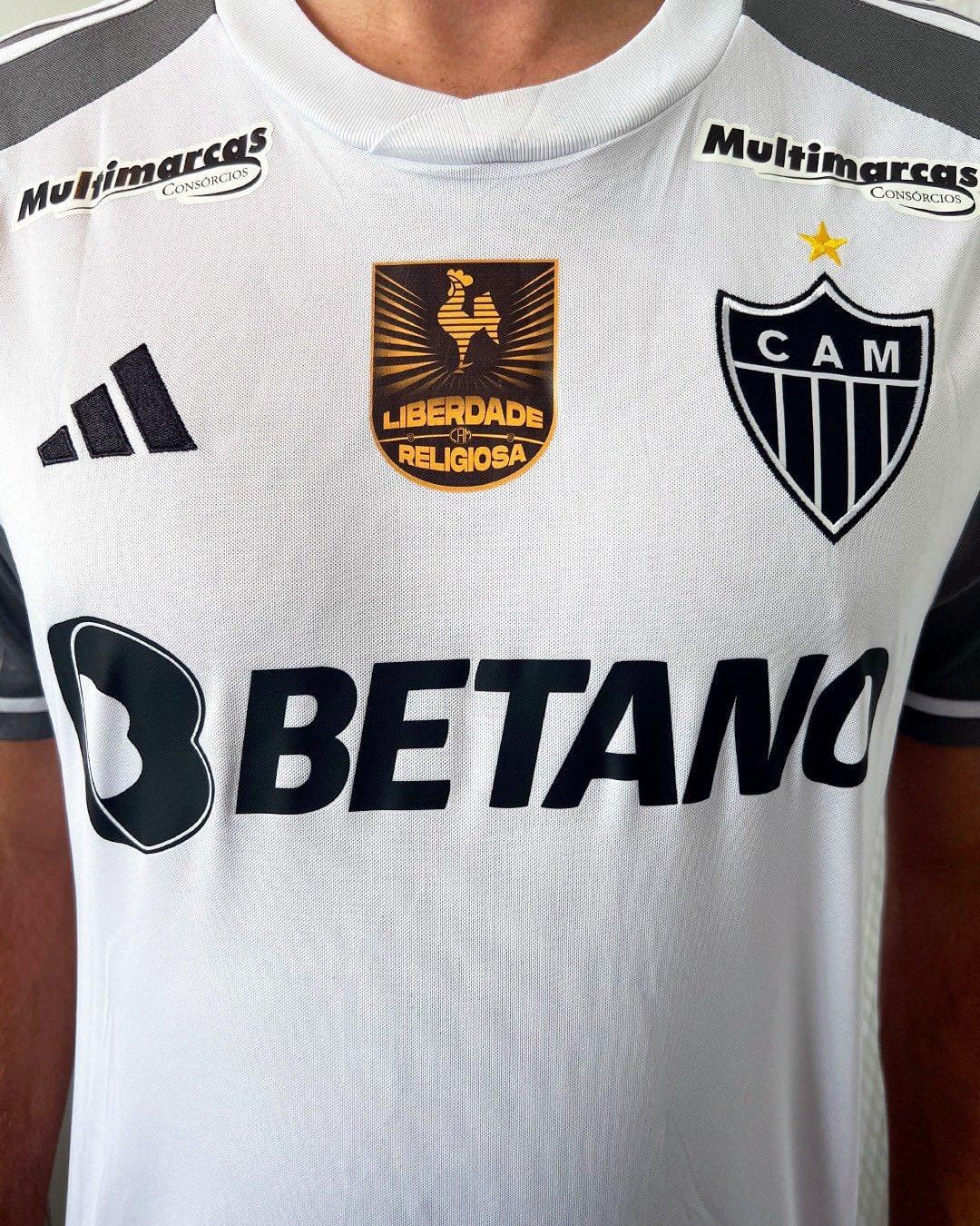 Detalhe da camisa que o Atlético utilizará diante do Patrocinense, com patch especial pela liberdade religiosa