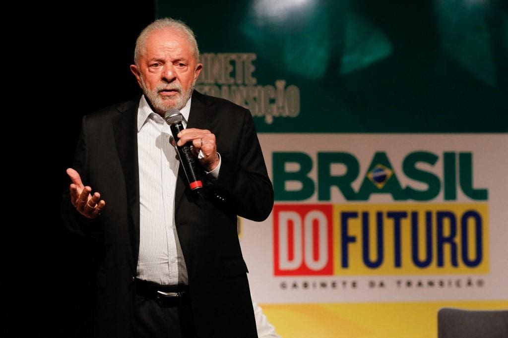 O presidente eleito Luiz Inácio Lula da Silva discursou no auditório do CCBB, onde trabalha a equipe de transição