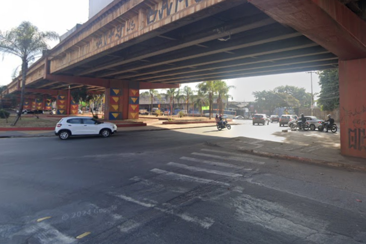 Acidente foi registrado nas proximidades da praça Papa João XXIII, na Cidade Industrial