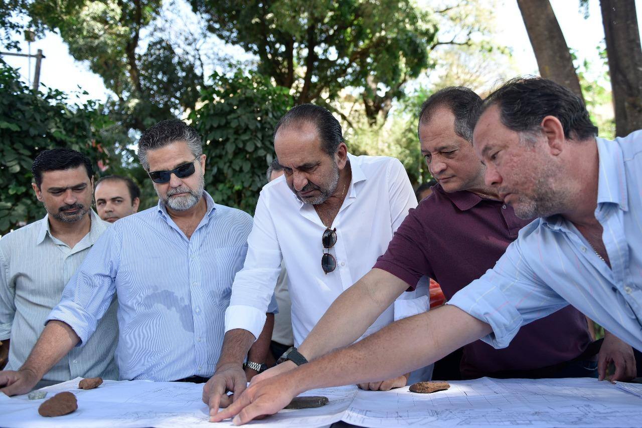 Kalil visita rua Genoveva de Souza e diz que obra deve ser concluída em 2019