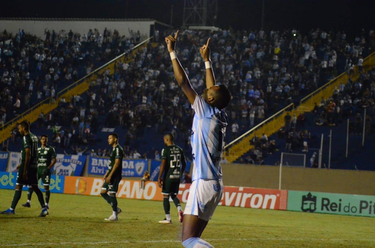Londrina e Chapecoense se enfrentam neste sábado (10)
