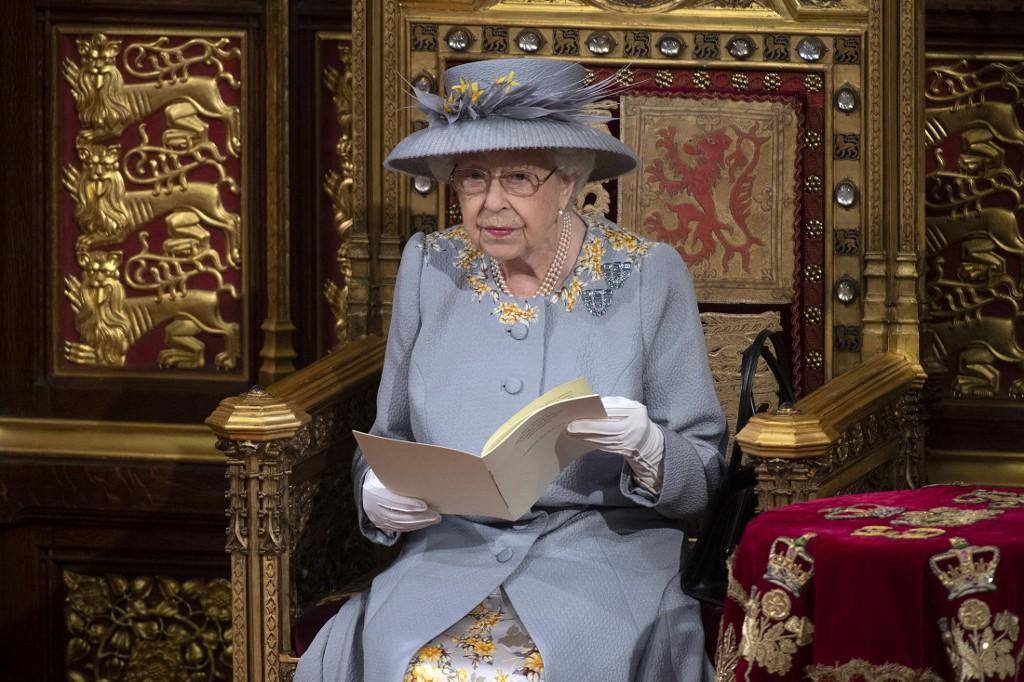 Rainha Elizabeth II faz primeira aparição pública desde a morte de Philip