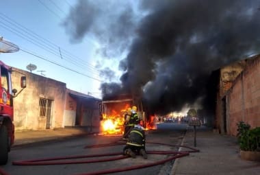 ônibus uberaba incêndio