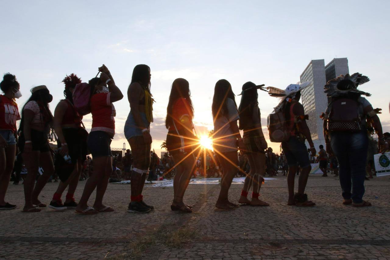 Povos indígenas protestam em Brasília contra o marco temporal